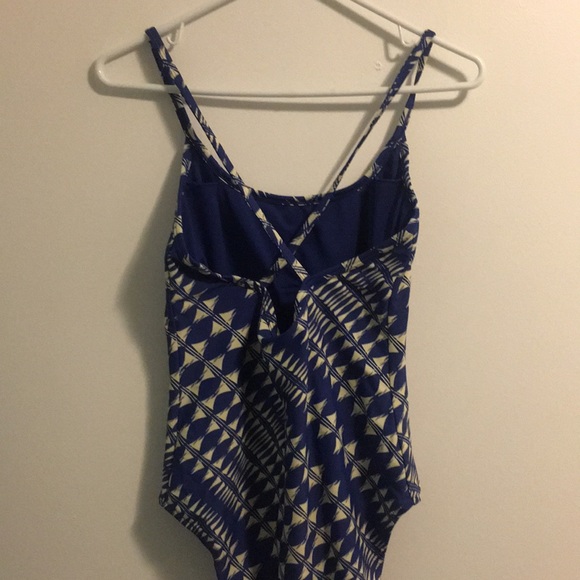 Strappy swimsuit - Picture 2 of 4